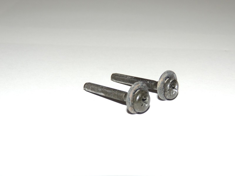 Kenwood Super Eleven Wood Bonnet Screws & Washers (Sold as a Pair.)