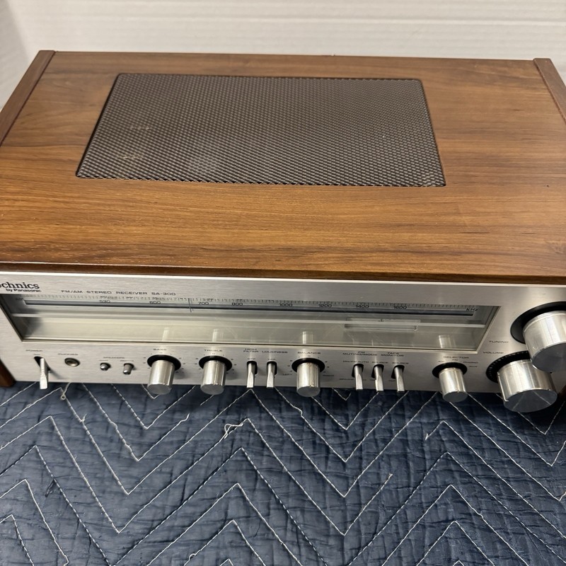 TECHNICS SA-300 VINTAGE AM/FM STEREO RECEIVER - SERVICED - CLEANED - TESTED gallery