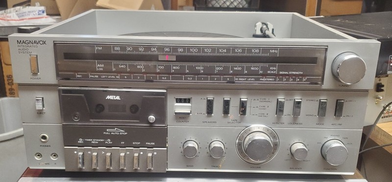 Magnavox Integrated Audio System Turntable AM FM Radio Vintage Works