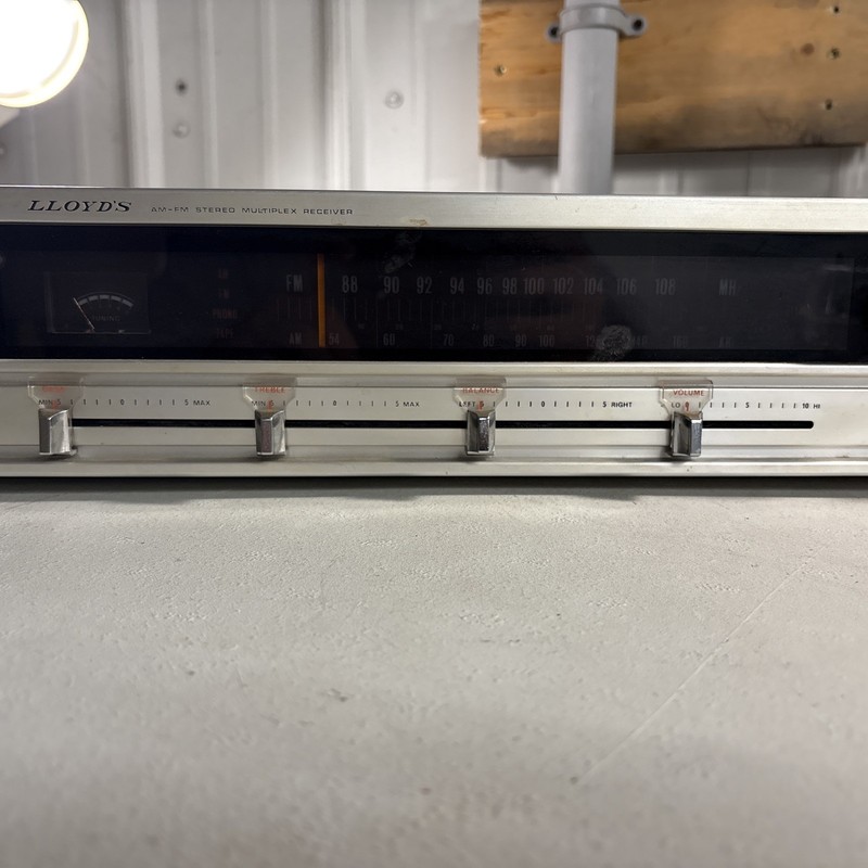 Lloyds AM-FM Stereo Multiplex Receiver Very Good Condition gallery