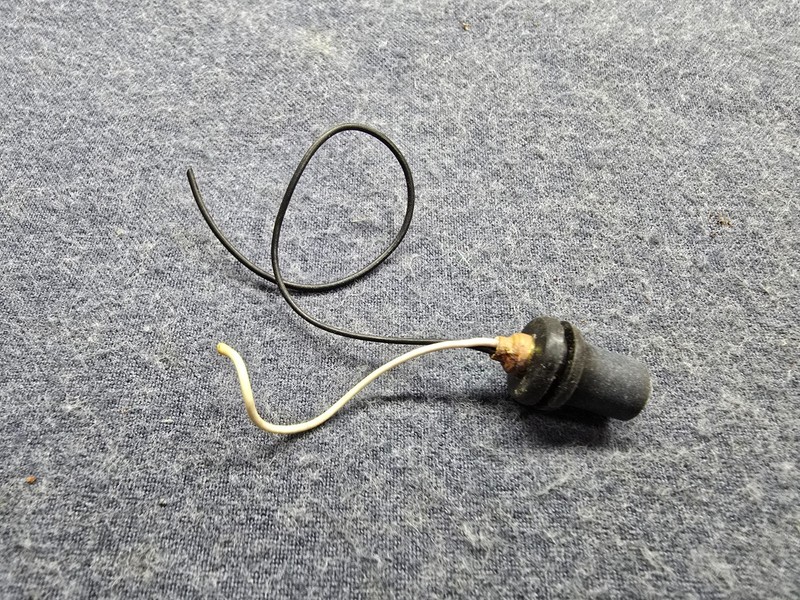 Sansui QR-4500 Receiver Part - Synthesizer / Decoder Indicator Light and Holder gallery