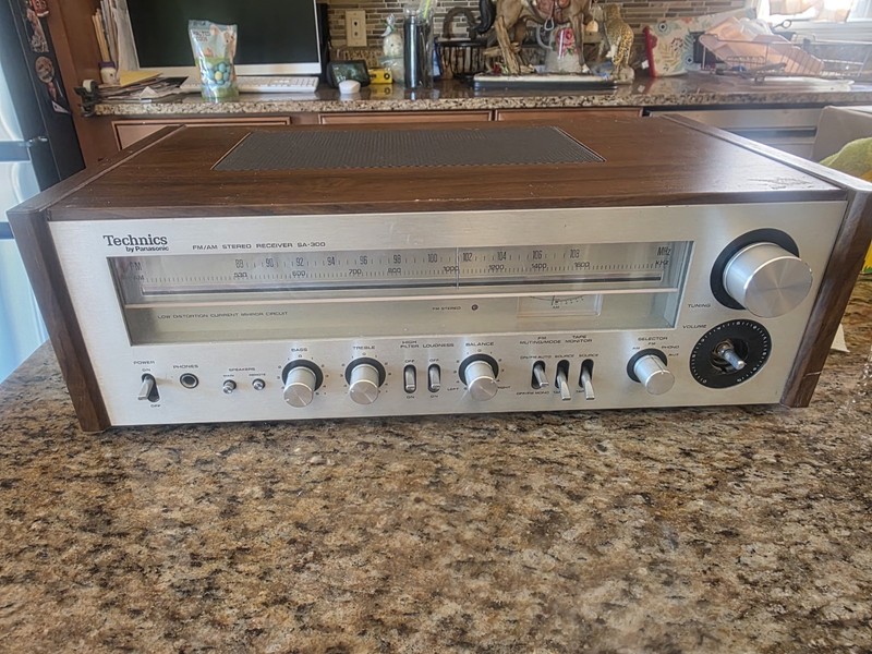 ​Vintage Technics SA-300 FM/AM Stereo Receiver - Working​Up for sale is a...