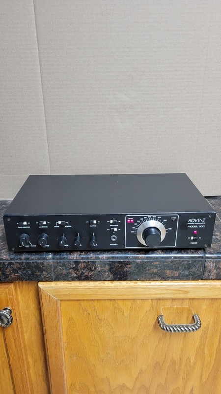 Vtg. Advent Model 300 Stereo Receiver Amplifier (PLEASE READ DESCRIPTION)