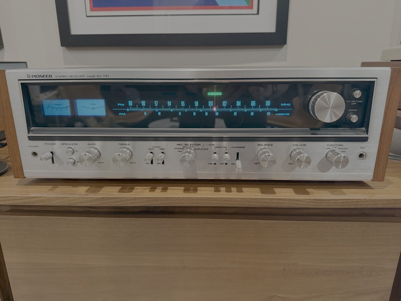 Pioneer SX-737 Vintage Stereo Receiver (Beautiful Wood Cabinet) (Tested)