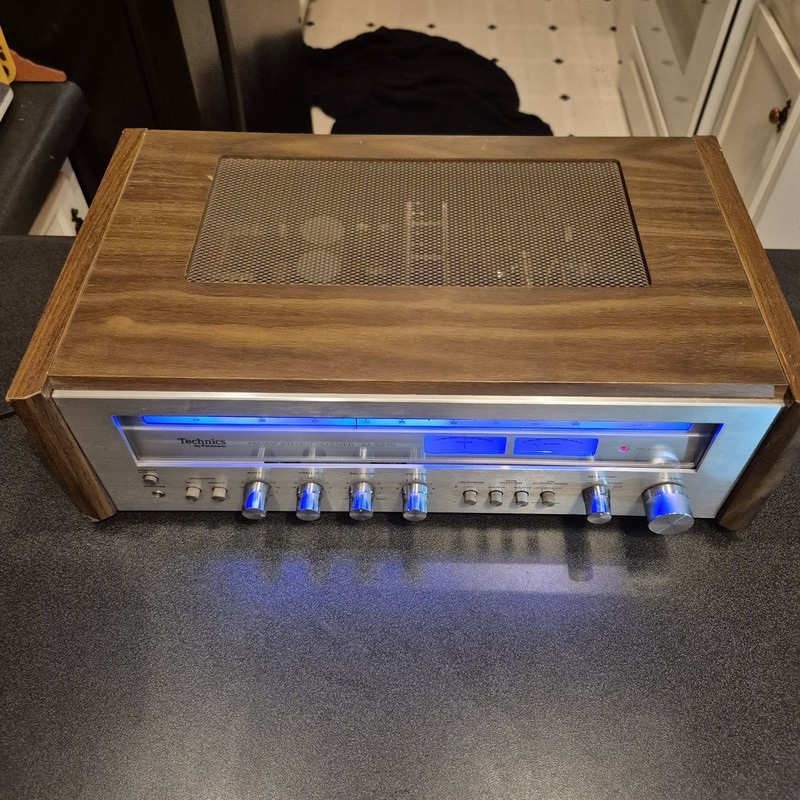 Technics SA-5270 FM/AM Stereo Receiver Silver Face Wood Case Blue Dial gallery