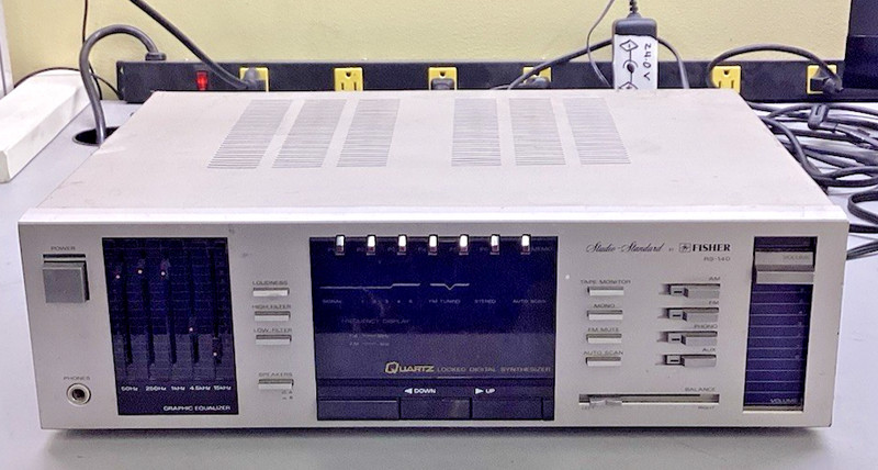 VINTAGE FISHER MODEL RS-140 AM/FM RECEIVER