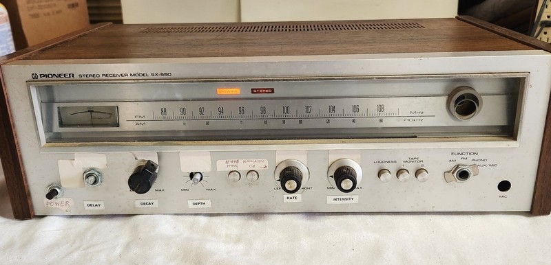 Vintage Pioneer SX-550 Stereo Receiver Powers Up As Is gallery