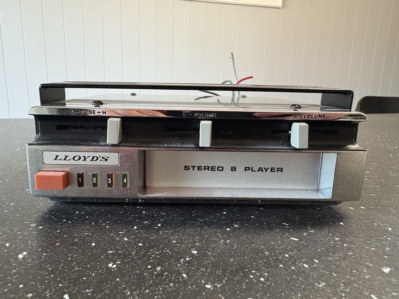 VINTAGE LLOYDS STEREO 8 Track Player. Model2A15/2V15 (1972)