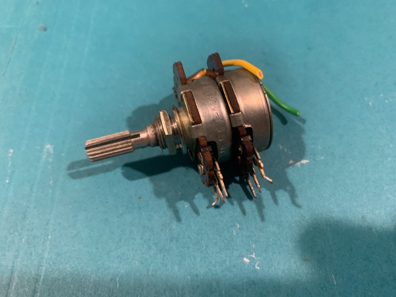 PIONEER SX-535 Stereo Receiver – Parting Out – Volume Potentiometer