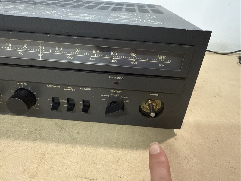 Vector Research VR-2500 FM/AM Stereo Receiver gallery