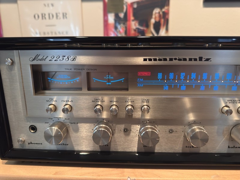 Marantz 2238B Vintage Receiver with Black Lacquer Case Excellent Mint Condition gallery