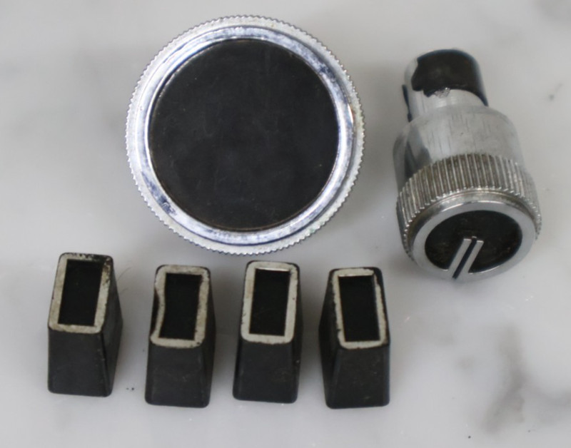 Nice Used Vinatge Zenith Allegro 'Wedge' J596W Original Replacement Knobs Button