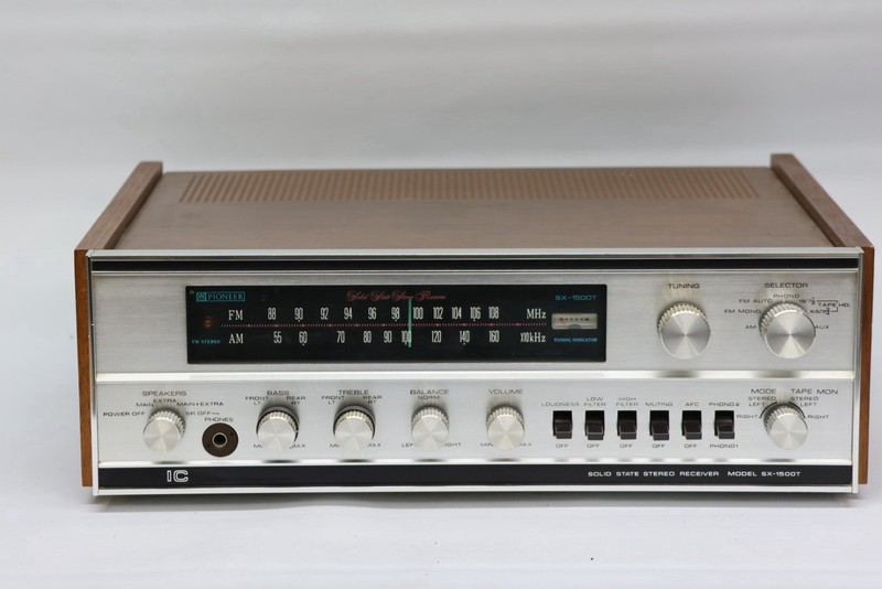 Vintage Pioneer SX-1500T, 110V/240V AC, 55W Stereo Receiver W/ Wood Case