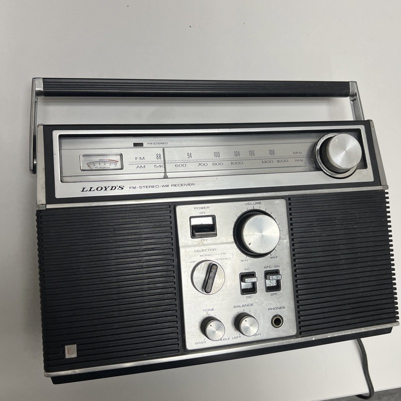 Vintage Lloyds FM-Stereo/AM Receiver N736 Boombox. TESTED, SOUNDS GREAT!! gallery