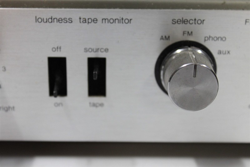 Vintage Techincs SA-101 AM/FM Stereo Amplifier Receiver Tested and Working gallery