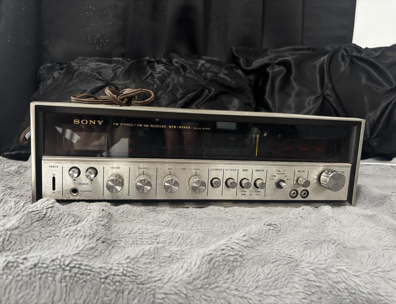 Sony STR-6046A FM Stereo FM/AM Receiver Vintage Solid State Wood Case