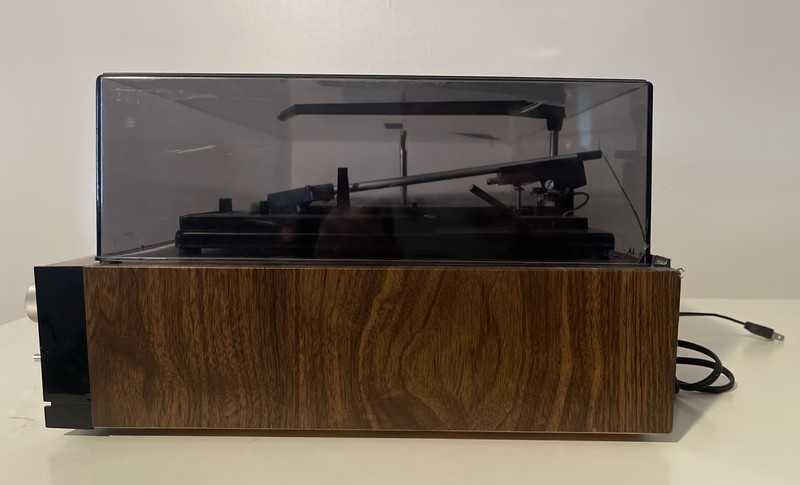 Vintage Hitachi SDP-8400H AM/FM Stereo Receiver Turntable 8-Track – Missing Knob gallery