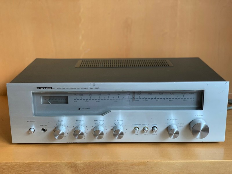ROTEL RX-300 VINTAGE STEREO AM/FM RECEIVER~PHONO INTEGRATED AMPLIFIER