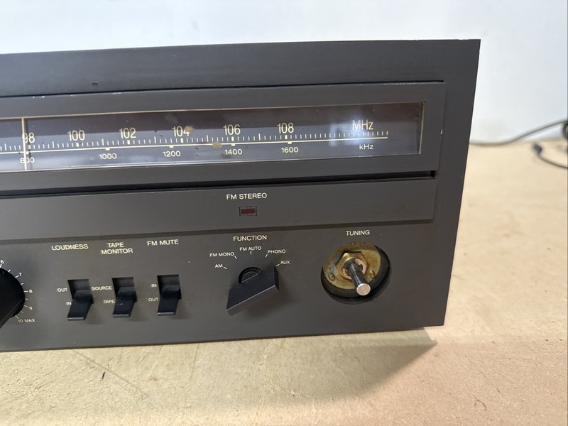Vector Research VR-2500 FM/AM Stereo Receiver gallery