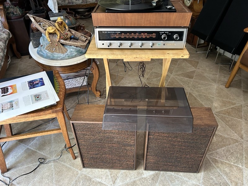 Vintage Penncrest AmFm Stereo,Turntable, & Speakers. 70’s. Sound Great!