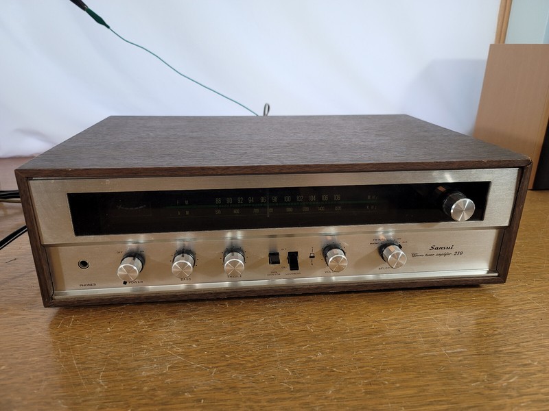 Sansui 210 Vintage Stereo Tuner Amplifier Powers On One Channel Issue AS-IS