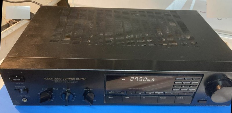 Sony STR-AV210 AM/FM Stereo Receiver 40Wx2 Clean, Tested, w Presets !! *NICE*