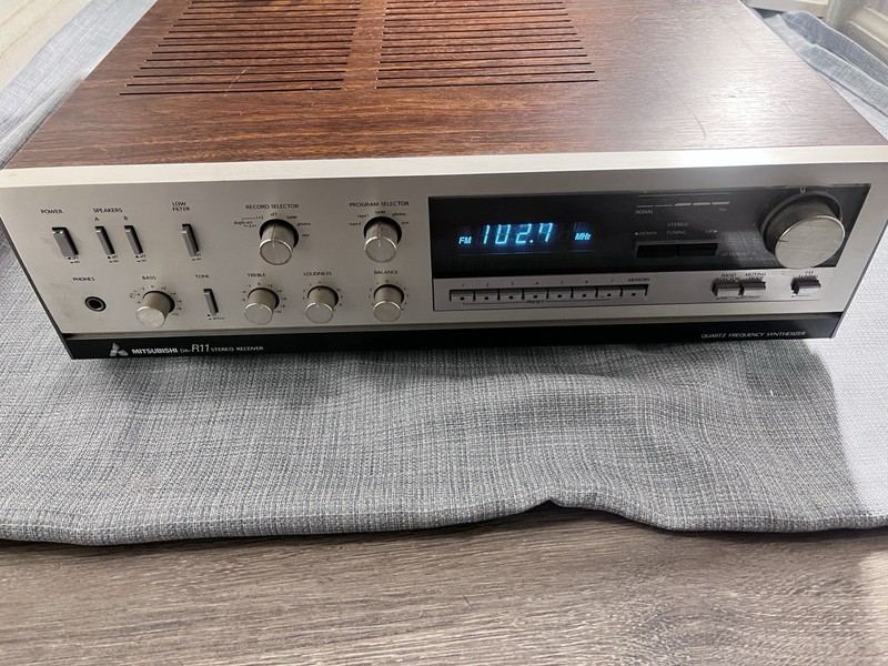 MITSUBISHI DA-R11 AM/FM STEREO RECEIVER RARE Model