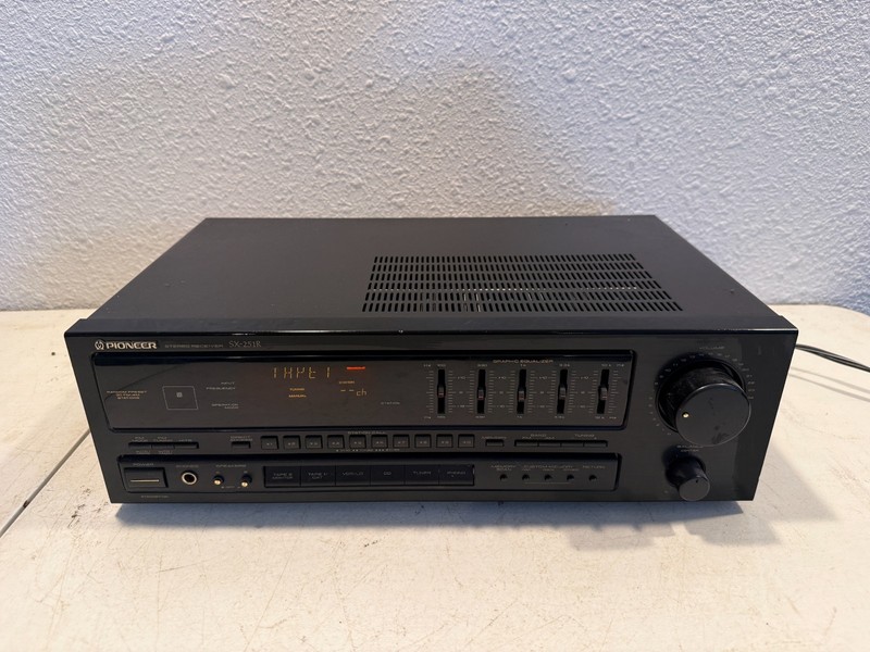 Pioneer SX-251R Stereo Receiver Graphic Equalizer AM/FM