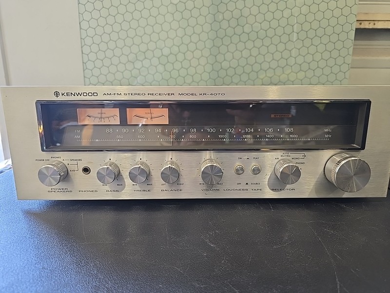 Kenwood KR-4070 Stereo Receiver Parts Only Light Up But No Sound gallery