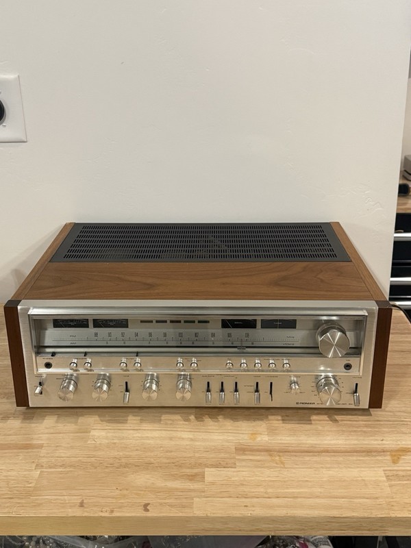 Very Near-Mint Vintage Pioneer SX-980 Stereo Receiver at 80 Watts per Channel