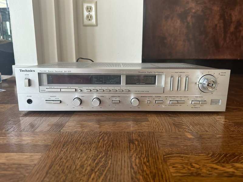 Vintage 1982 Technics SA-323 Quartz Digital Synthesizer FM/AM Stereo Receiver