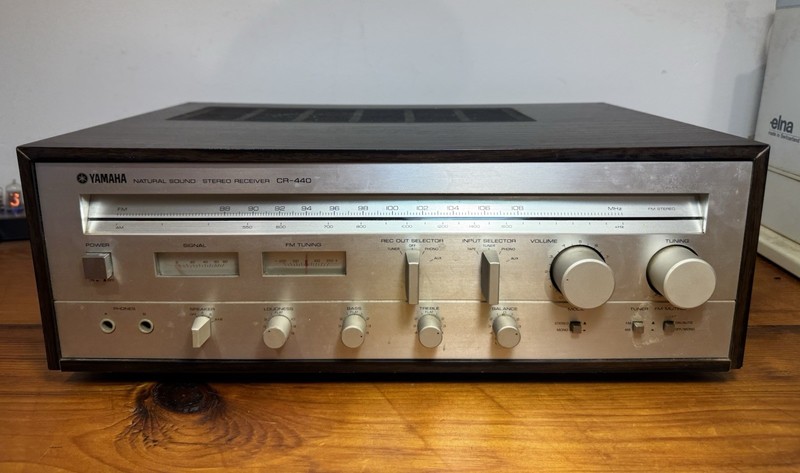 VINTAGE Yamaha CR-440 Natural Sound Stereo Receiver Silver Woodgrain Case Works