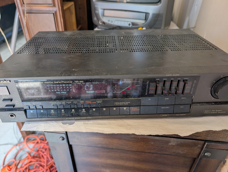 Technics SA-160 Quartz Synthesizer AM/FM Stereo Receiver TESTED/WITH ATTTENA gallery