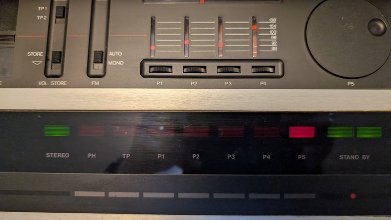 Bang & Olufsen Beomaster 2000 Type 2323- Power Tested only gallery