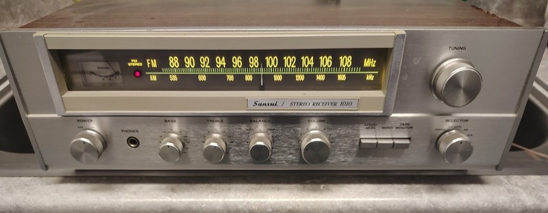 Vintage Sansui 1010 Stereo Receiver – Good Working Condition. Made In Japan 1978