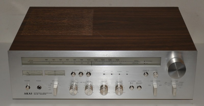 vintage Akai AA-1050 Stereo Receiver Phono 1976-8 HiFi silver face 50WPC vg