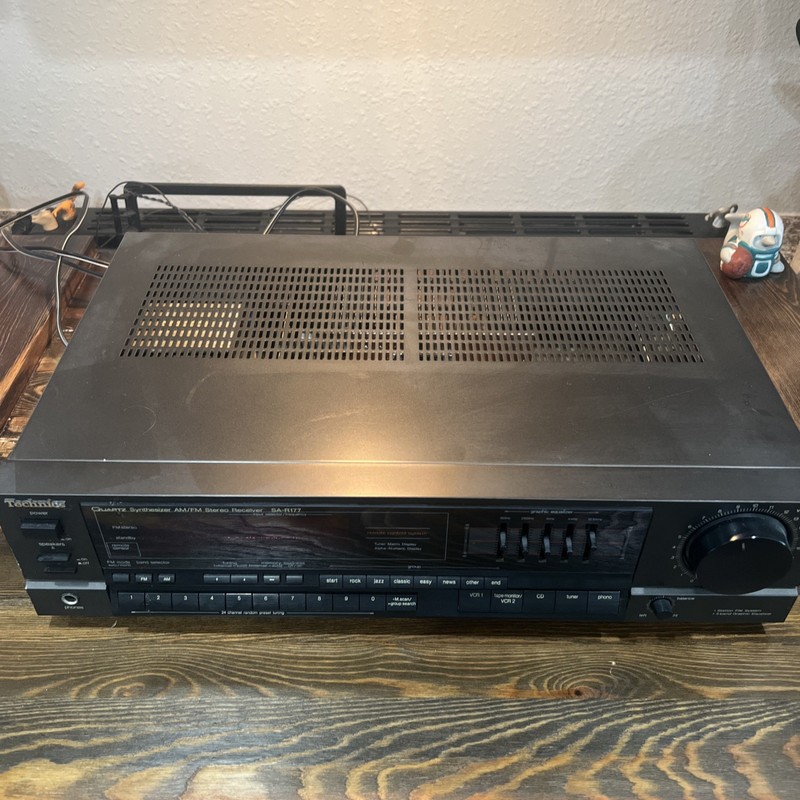Vintage TECHNICS Quartz Synthesizer AM/FM Stereo RECEIVER # SA-R177 (powers On)