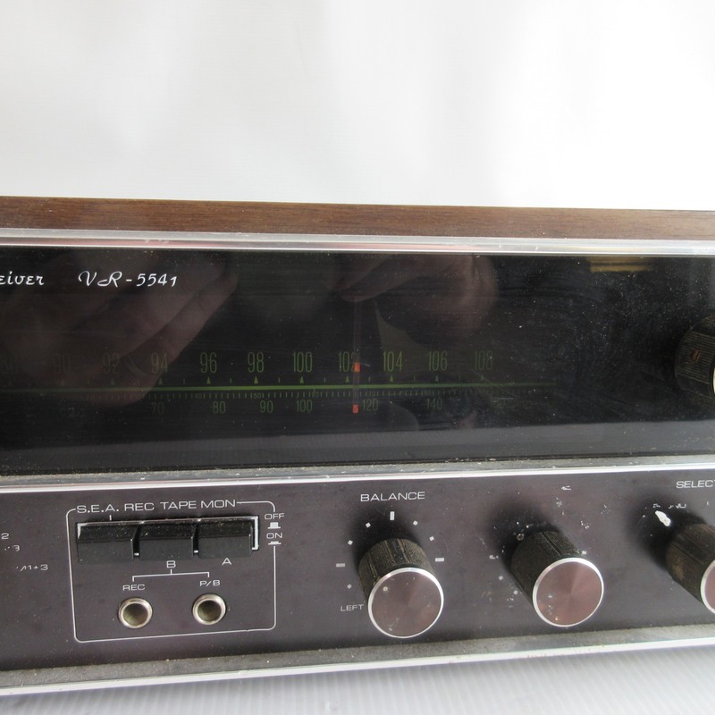 VTG JVC FM-AM Stereo Receiver VR-5541 Japan Powers up - UNTESTED as is gallery