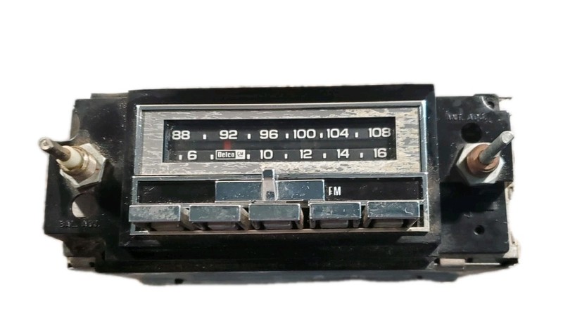 Vintage 16001700 Delco GM AM FM Push Button Car Radio Not tested GM2700-M OEM