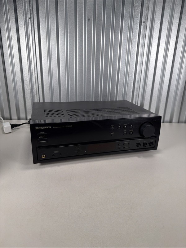 Vintage Pioneer SX-255R Stereo Receiver FM/AM - Working!