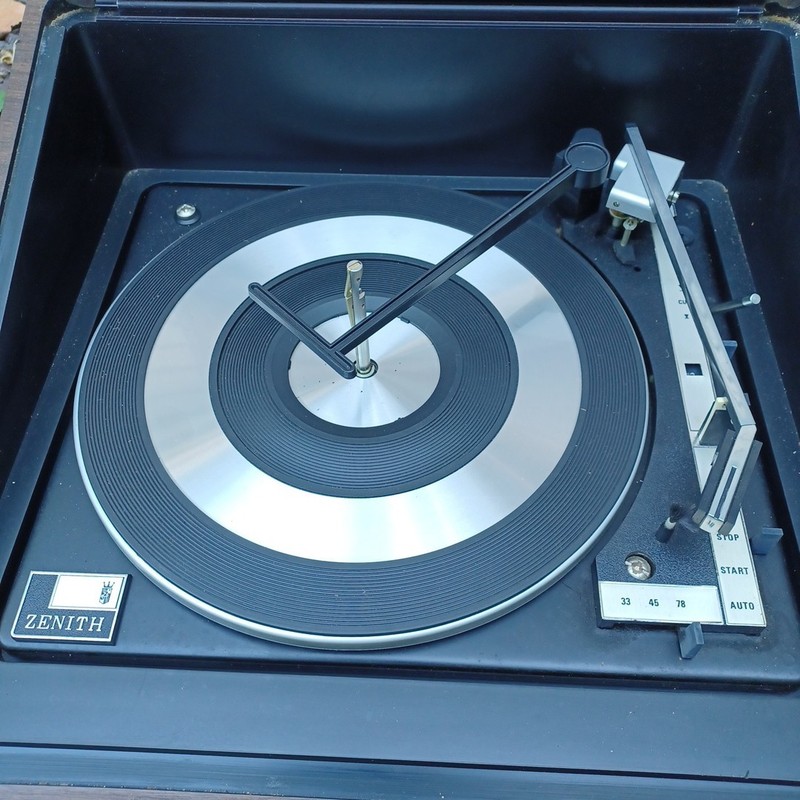 ZENITH G596W ALLEGRO WEDGE STEREO AM/FM 8-track Record Player Vintage for parts gallery