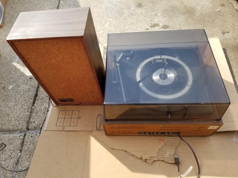 Vintage JCPenney 1321 Wood Solid State AM/FM Stereo Tuner With Turntable gallery