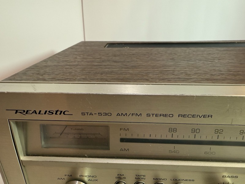 Realistic STA-530 AM/FM Stereo Receiver Silver Face Wood Cabinet Vintage.