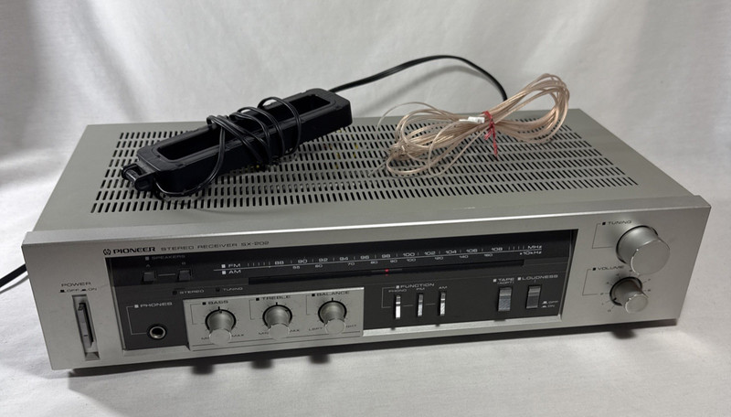 Pioneer SX-202 AM/FM Stereo Receiver 25 Watts per Channel Vintage Tested Works gallery