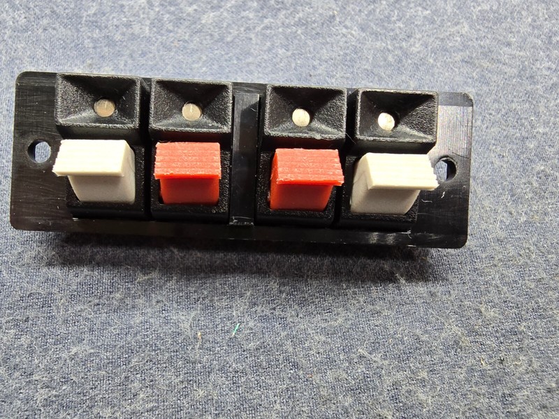 Sansui QR-4500 Receiver Part – Left / Right Speaker Connector Block