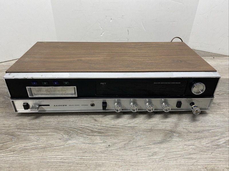 Lloyd’s AM/FM Solid State Stereo Model 2M75W-07 *For Parts* Read