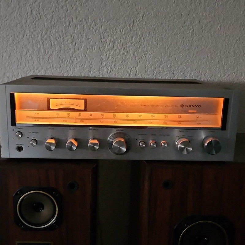 SANYO JCX 2100K Vintage Stereo Receiver Silver Face Classic Amber Glo