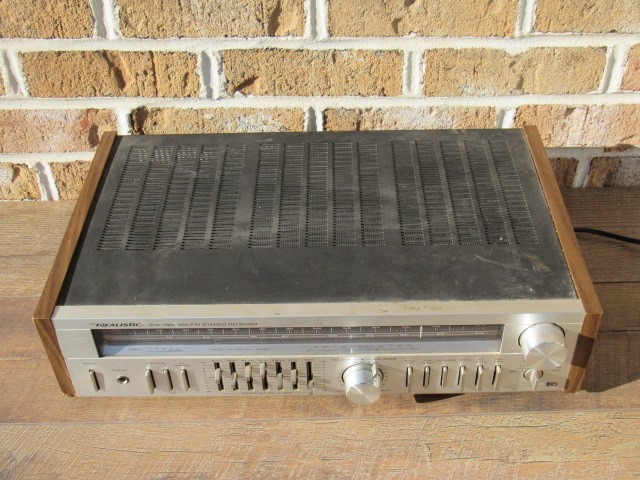 VINTAGE REALISTIC STA-790 AM/FM STEREO TAPE PHONO AUDIO RECIEVER POWERS ON gallery