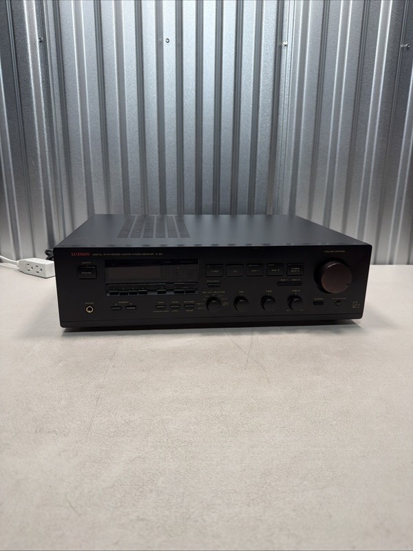 Vintage Luxman R-351 Digital Synthesized AM/FM Stereo Receiver – Works!
