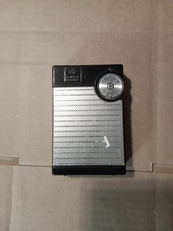 Vintage GENERAL ELECTRIC GE 911d POCKET AM RADIO , Untested